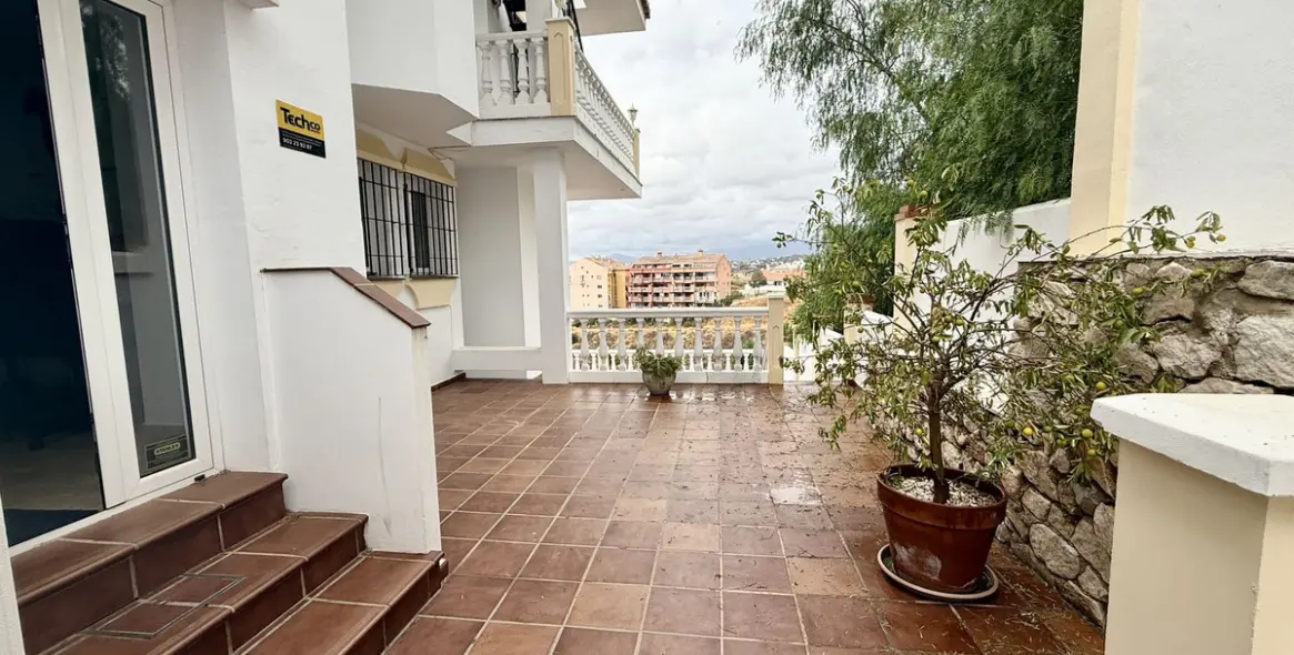 Продажа  отдельно стоящей виллы в Torreblanca 30