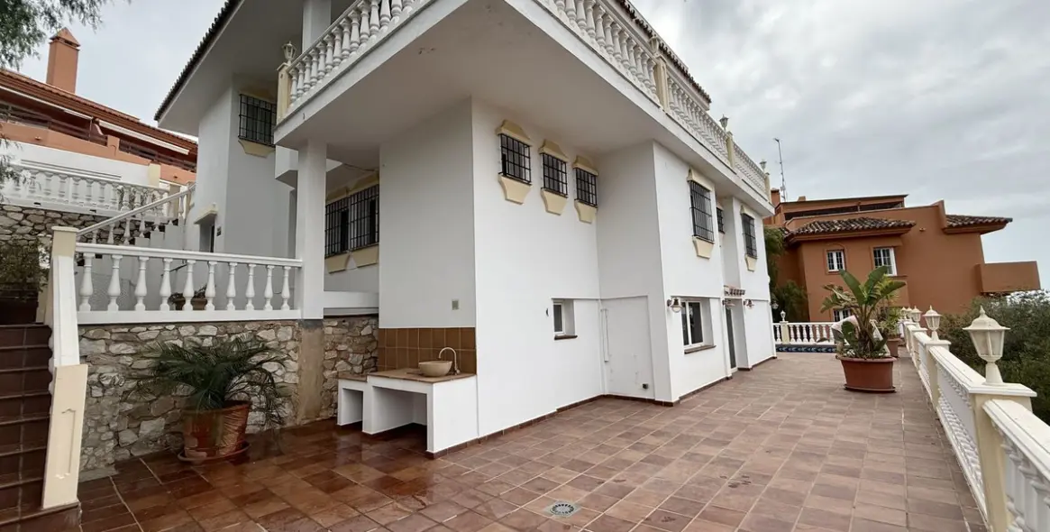 Продажа  отдельно стоящей виллы в Torreblanca 32