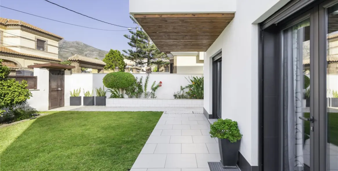 Продажа  отдельно стоящей виллы в Torremolinos 3