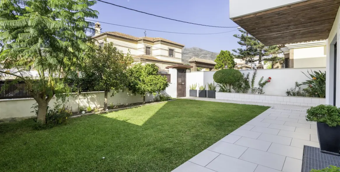 Продажа  отдельно стоящей виллы в Torremolinos 4