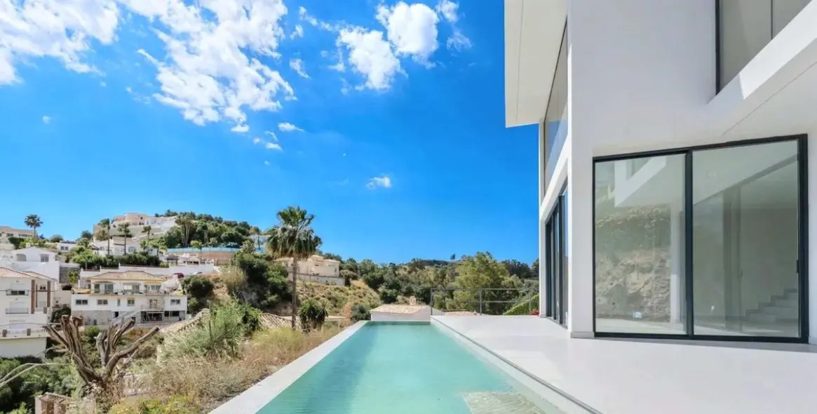 Продажа  отдельно стоящей виллы в Cerros del Aguila 2