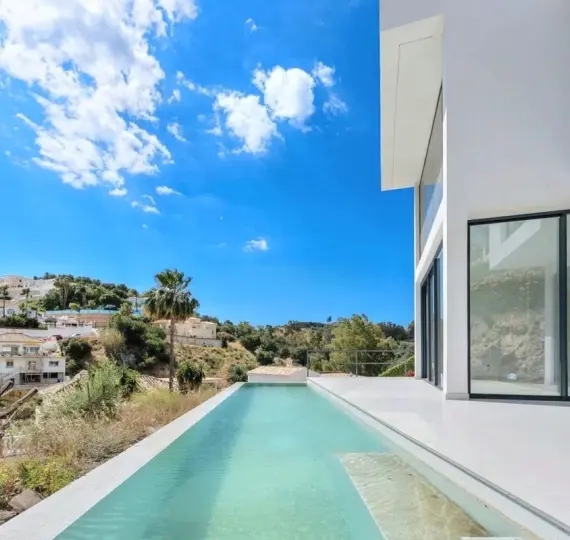 Продажа  отдельно стоящей виллы в Cerros del Aguila