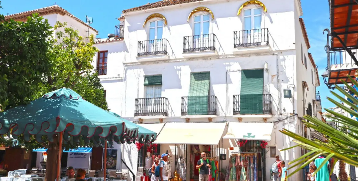 Sale of middle floor apartment in Marbella 1