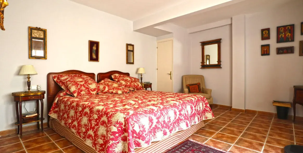 Sale of middle floor apartment in Marbella 8