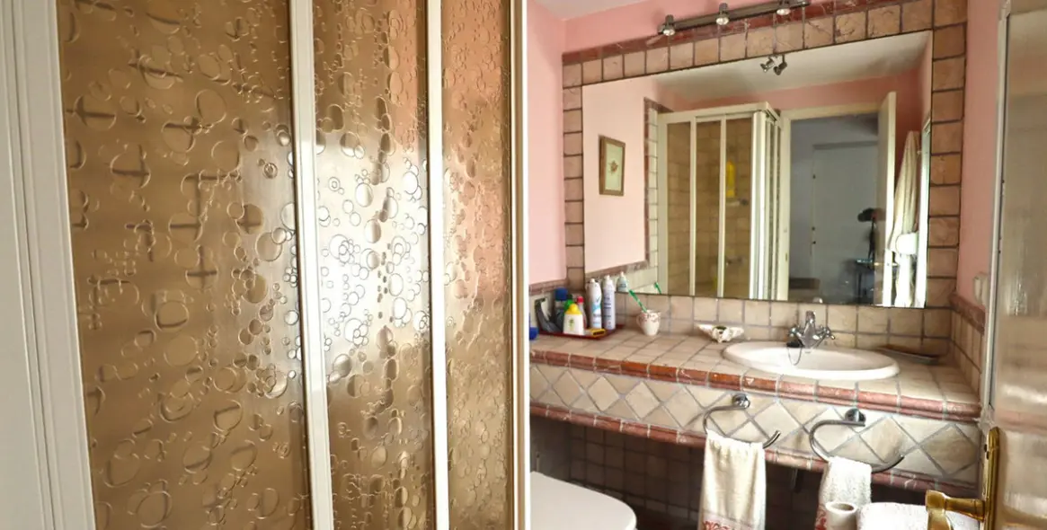 Sale of middle floor apartment in Marbella 11