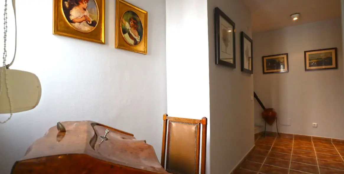 Sale of middle floor apartment in Marbella 12