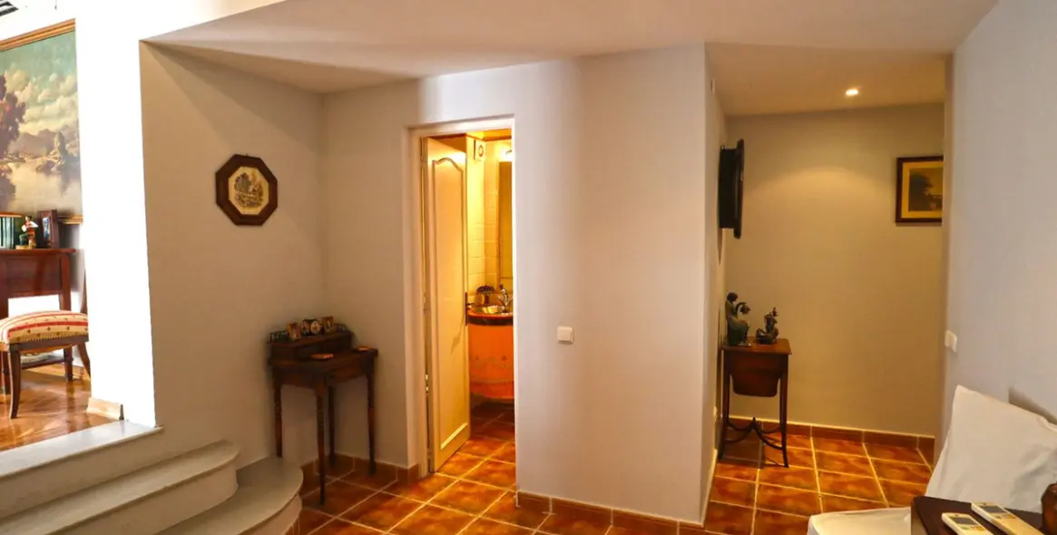 Sale of middle floor apartment in Marbella 16