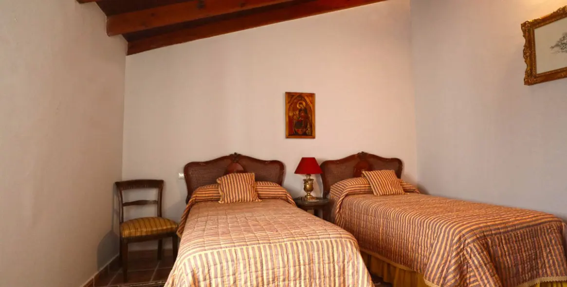 Sale of middle floor apartment in Marbella 18