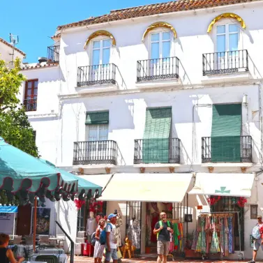 Продажа апартаментов на среднем этаже в Marbella