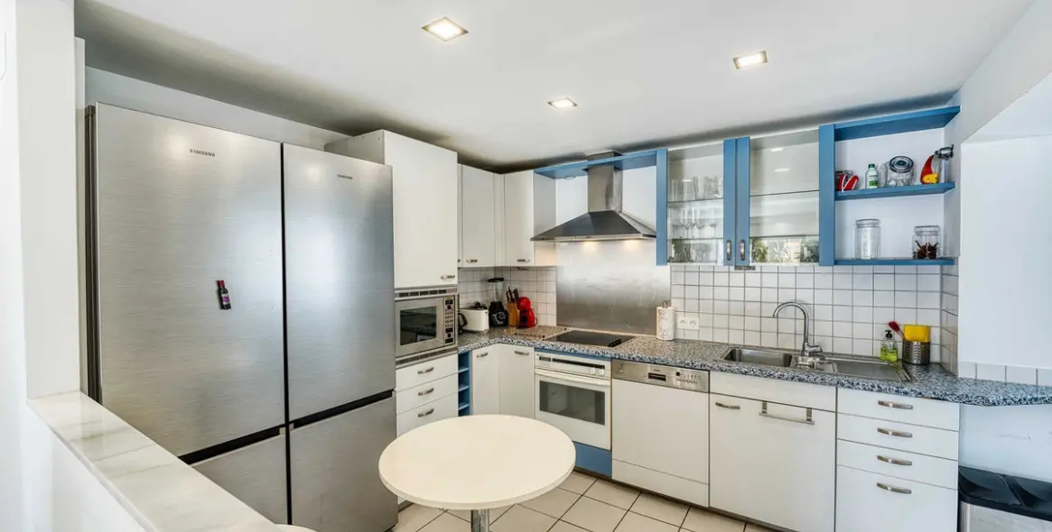 Long-term rent of penthouse in Elviria 21