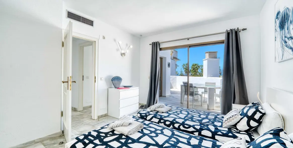 Long-term rent of penthouse in Elviria 23