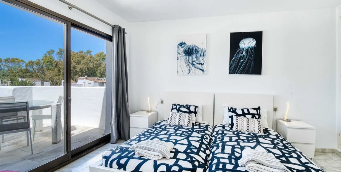 Long-term rent of penthouse in Elviria 25