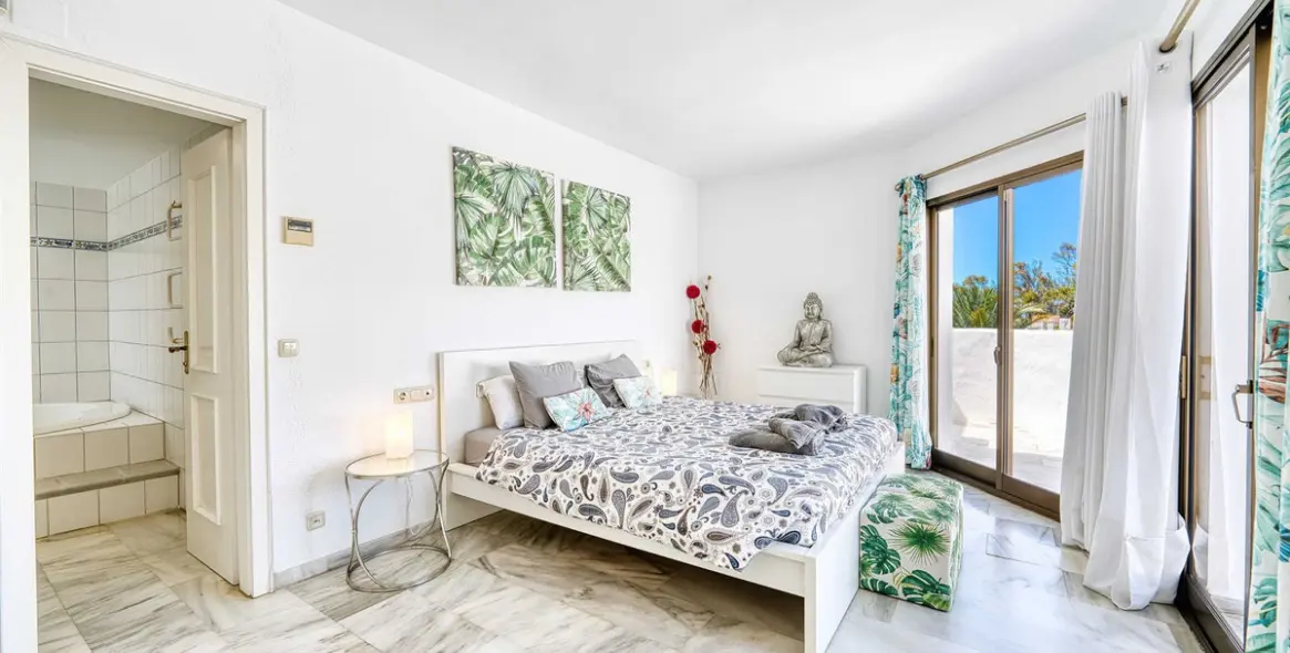 Long-term rent of penthouse in Elviria 26