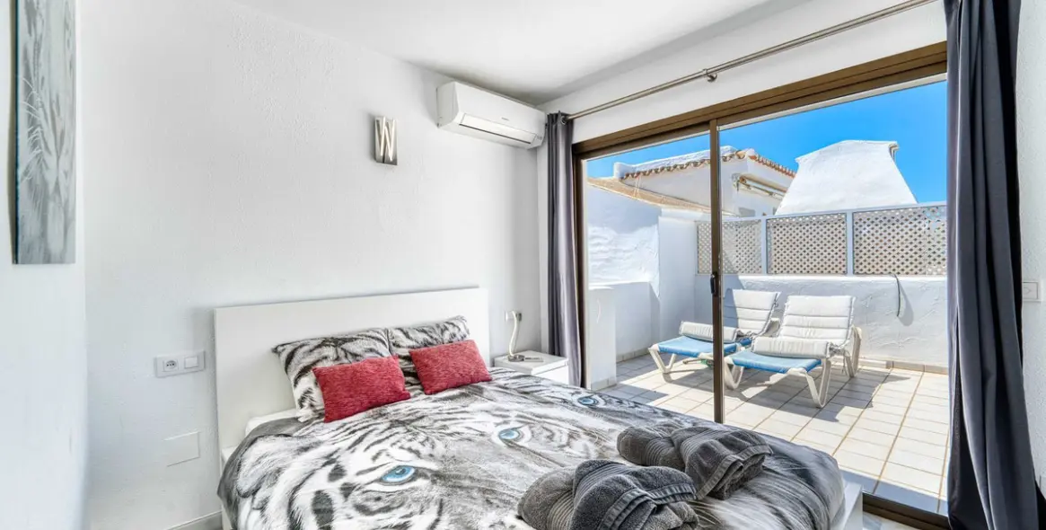 Long-term rent of penthouse in Elviria 27