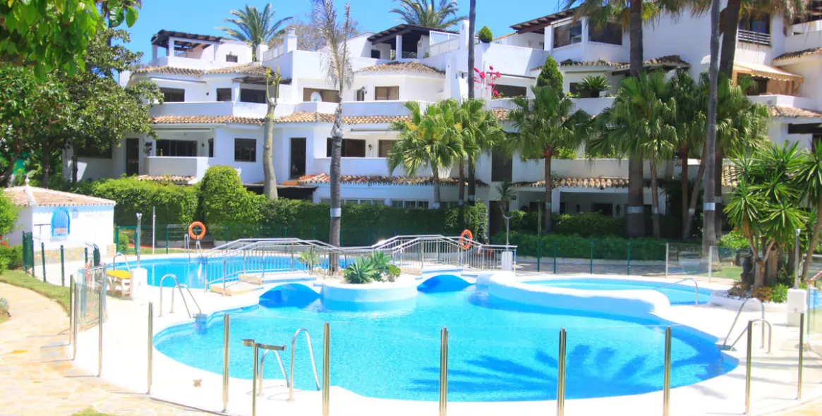 Long-term rent of penthouse in Elviria 34