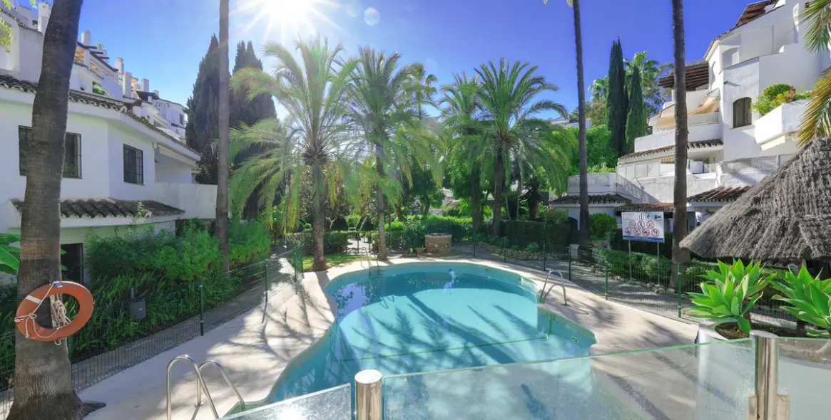 Long-term rent of penthouse in Elviria 36