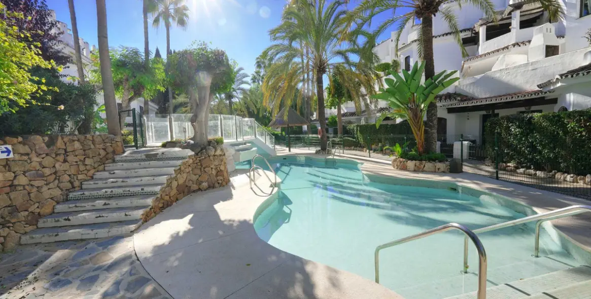 Long-term rent of penthouse in Elviria 41