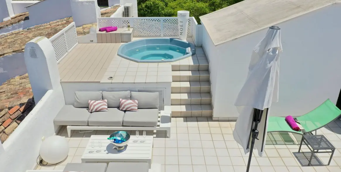 Long-term rent of penthouse in Elviria 42