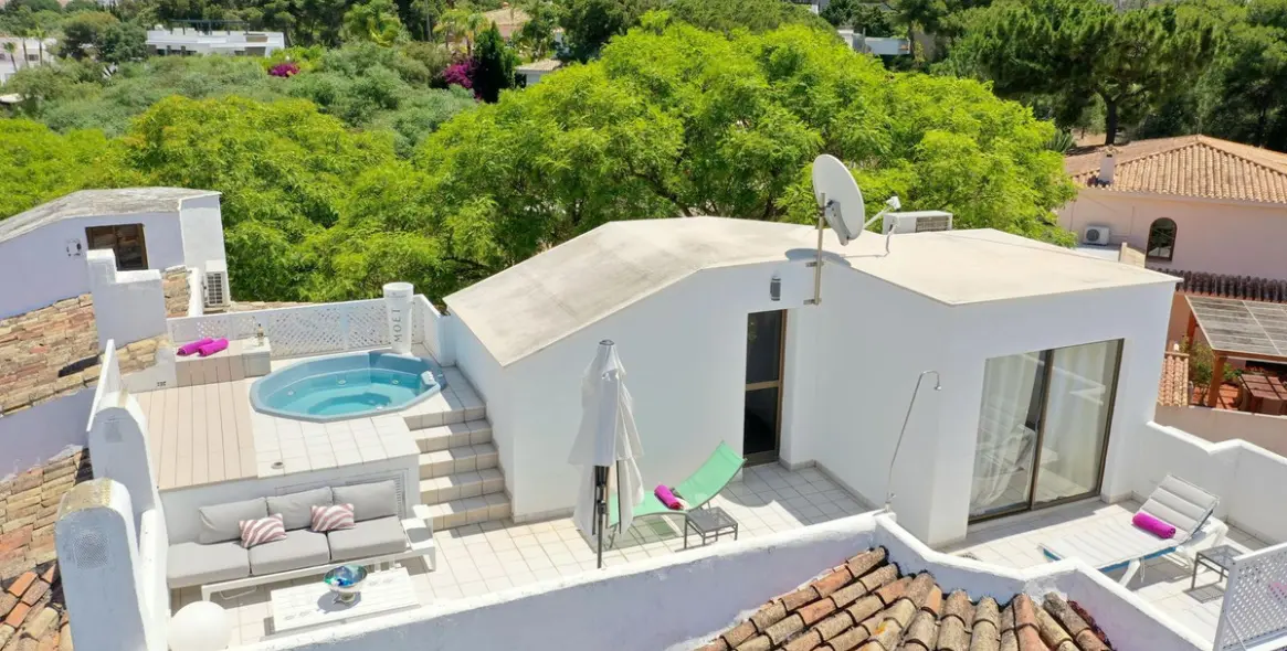 Long-term rent of penthouse in Elviria 43