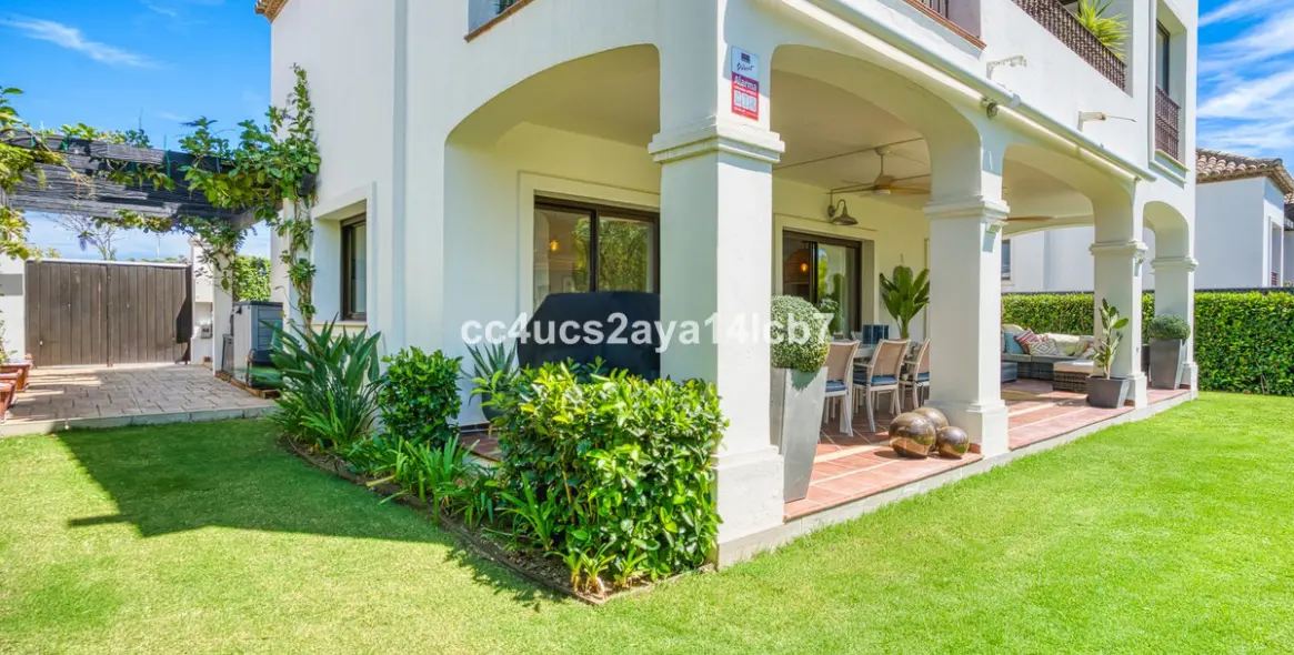 Sale of detached villa in Estepona 2