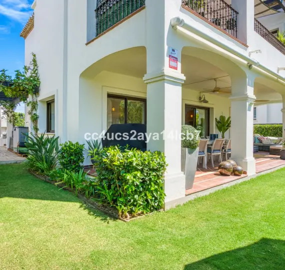 Sale of detached villa in Estepona