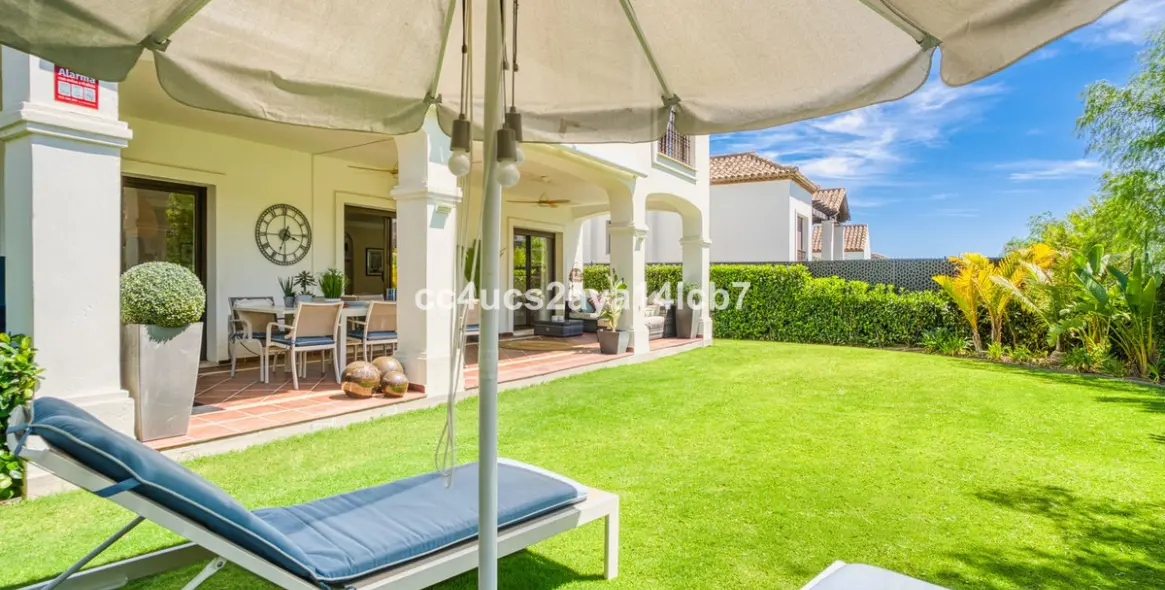 Sale of detached villa in Estepona 3
