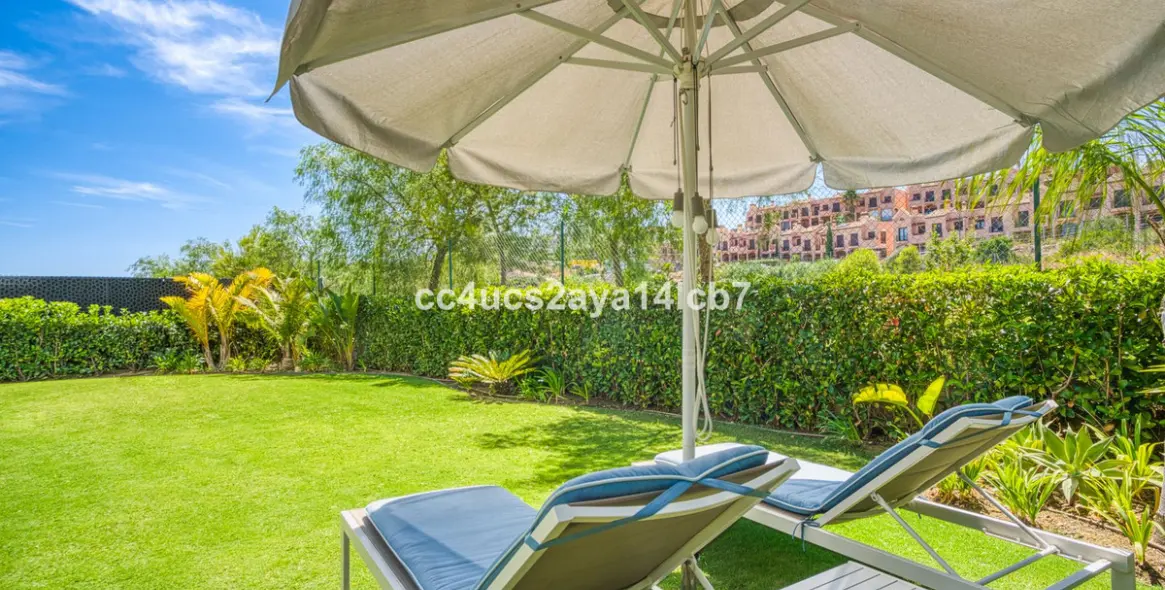 Sale of detached villa in Estepona 4
