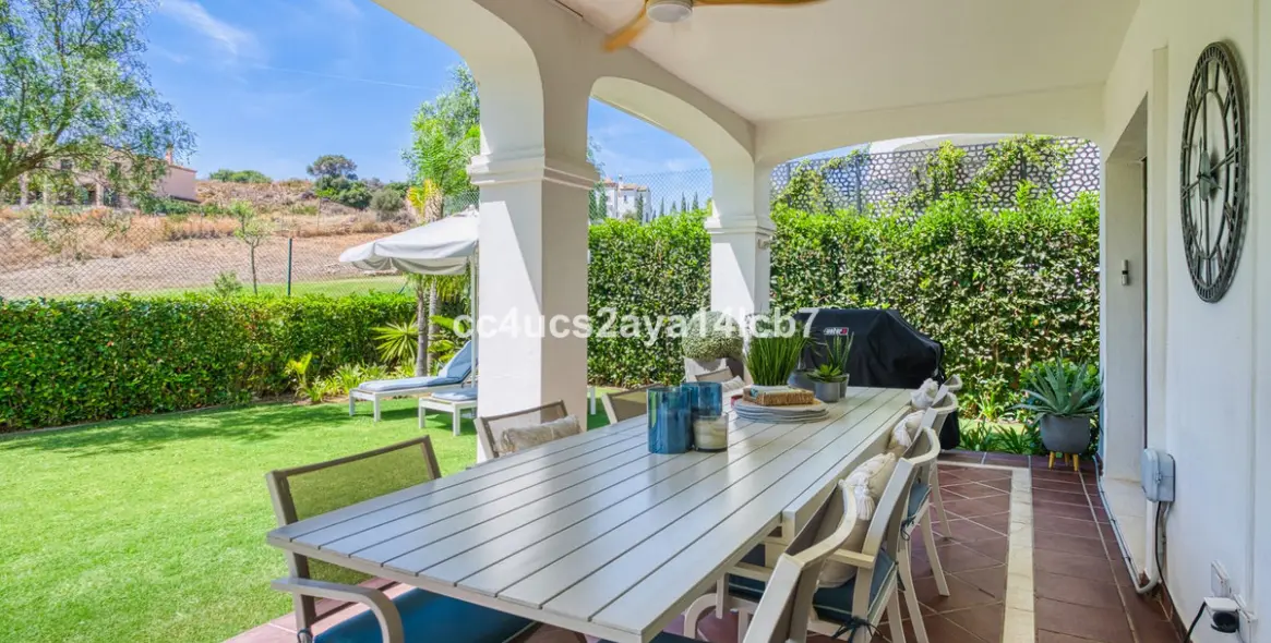 Sale of detached villa in Estepona 5