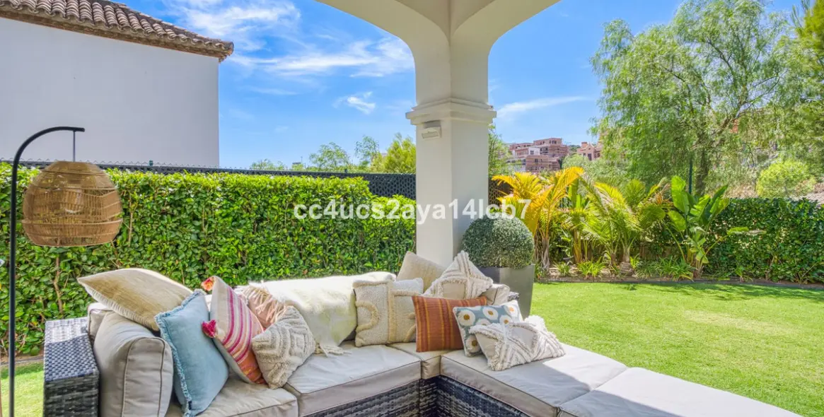 Sale of detached villa in Estepona 8