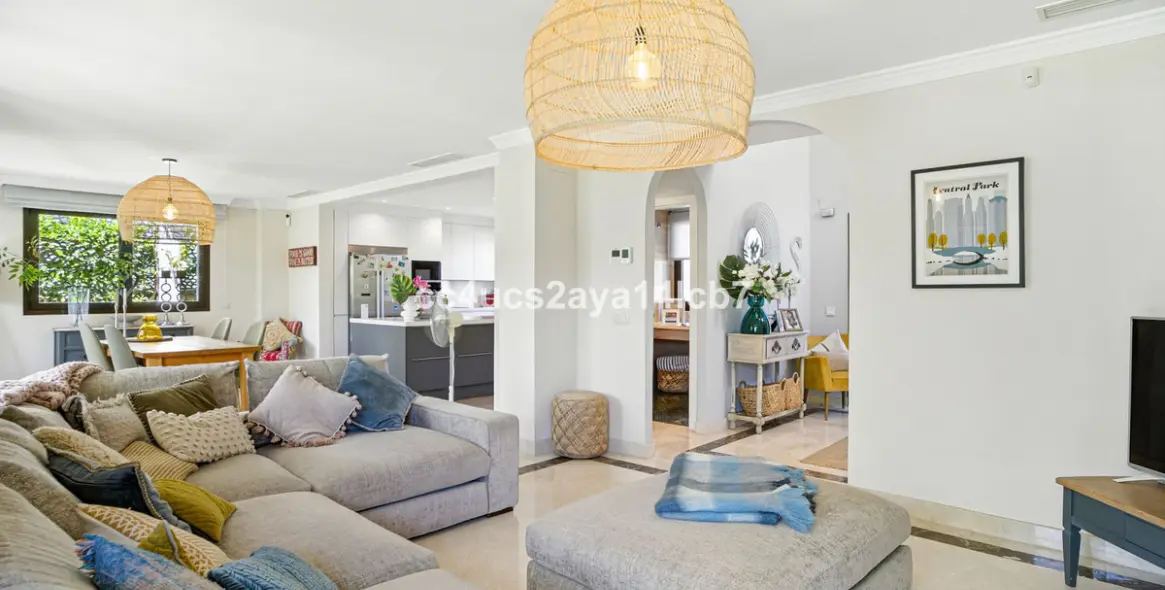 Sale of detached villa in Estepona 9