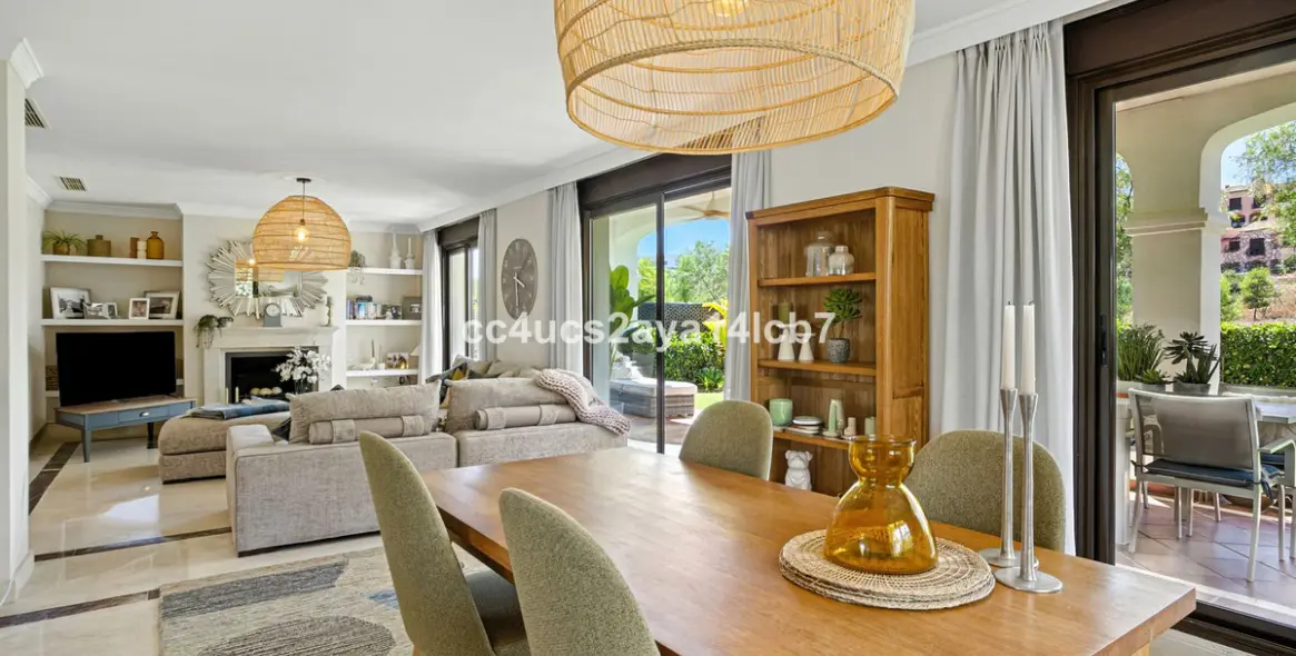 Sale of detached villa in Estepona 11