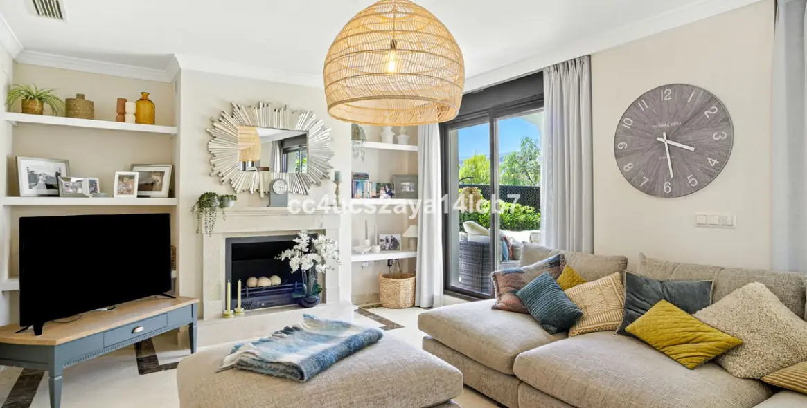 Sale of detached villa in Estepona 12