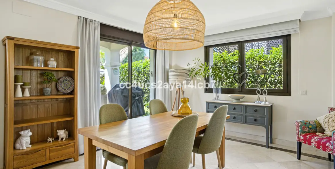 Sale of detached villa in Estepona 14