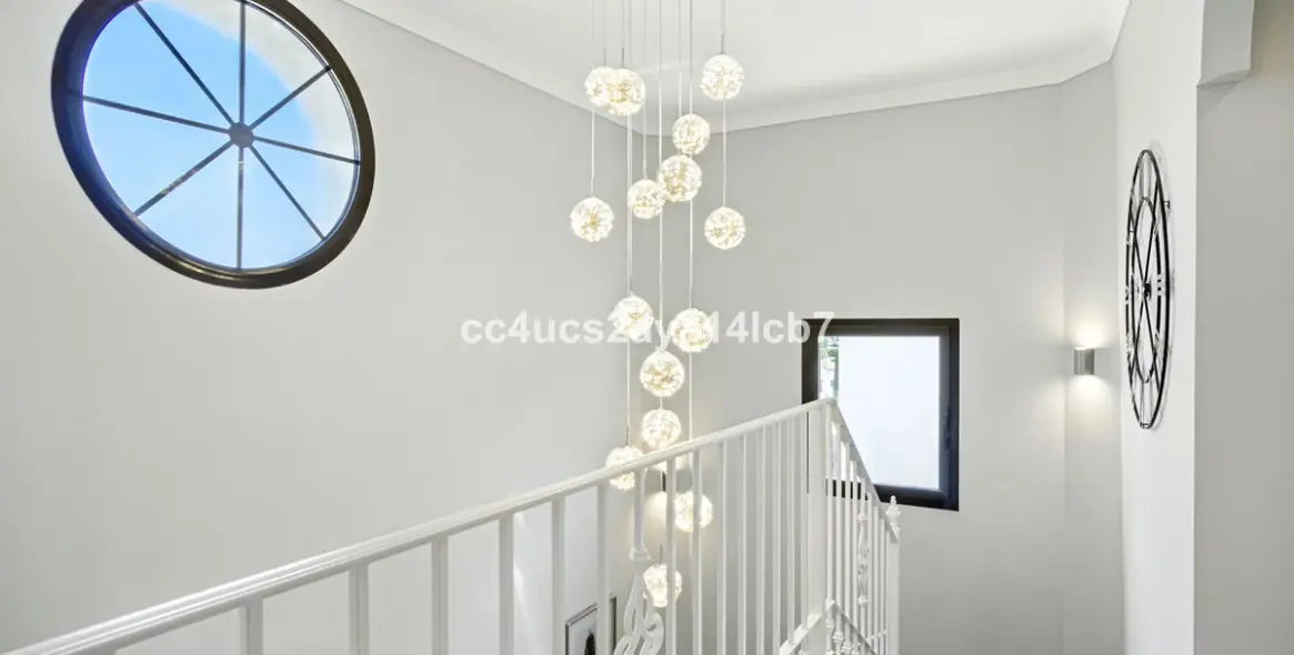 Продажа  отдельно стоящей виллы в Estepona 23