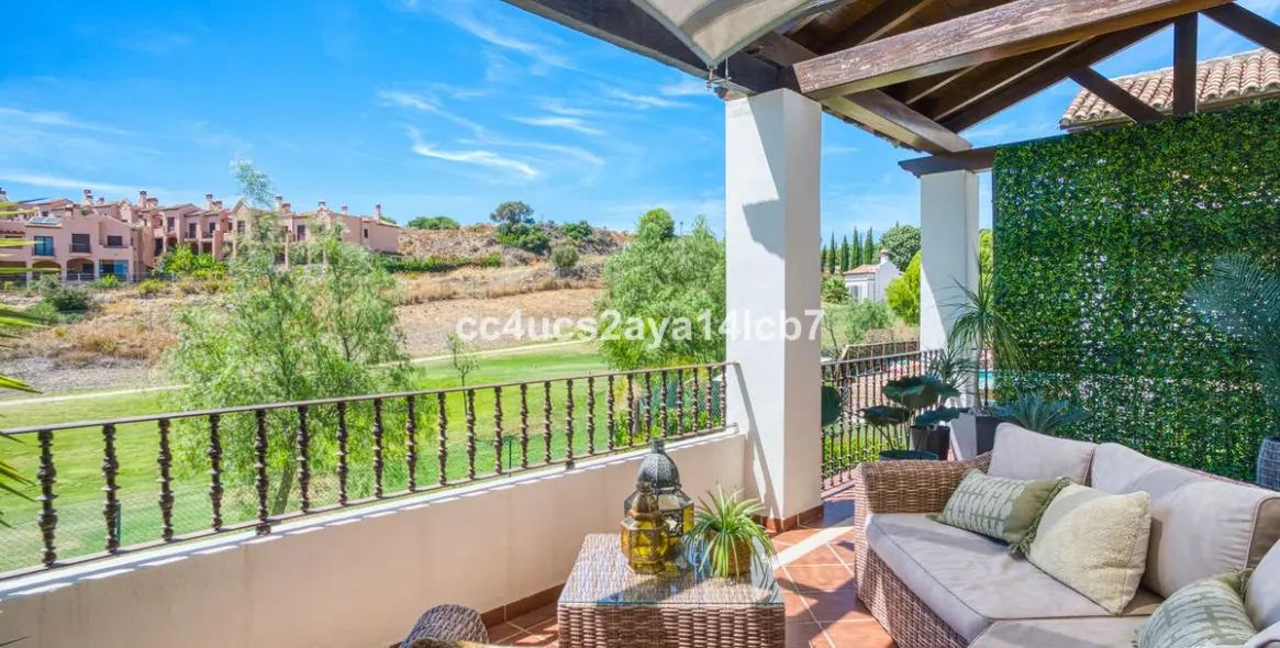 Продажа  отдельно стоящей виллы в Estepona 28