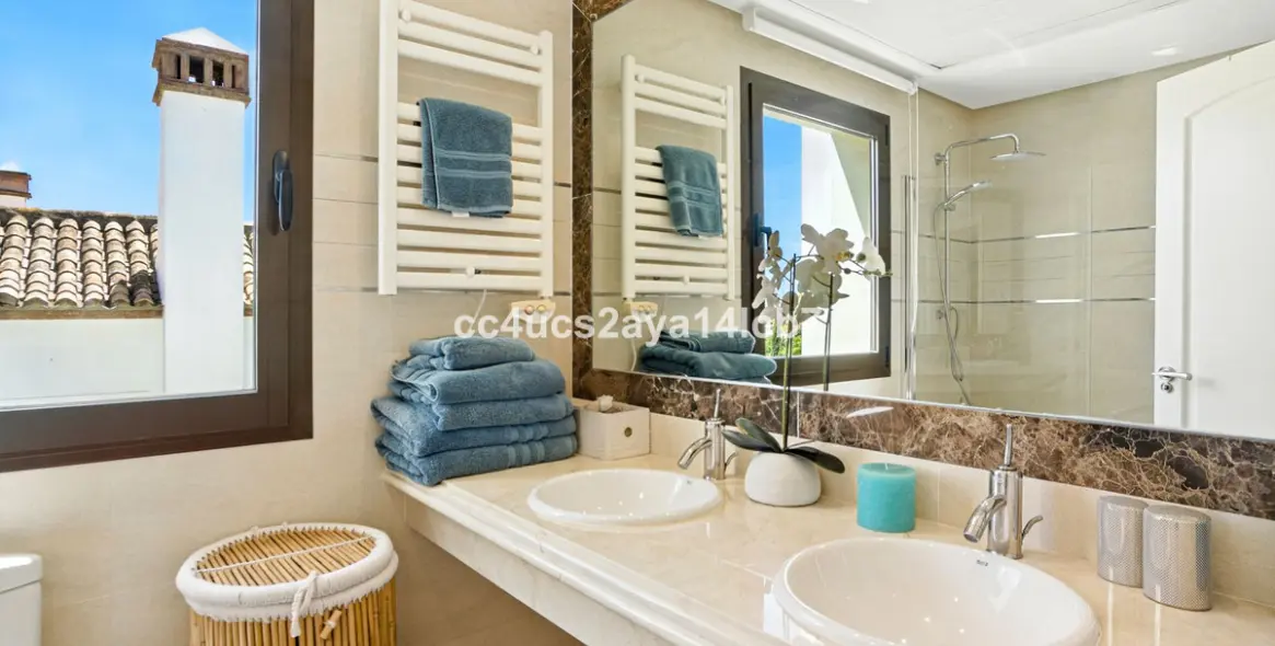 Продажа  отдельно стоящей виллы в Estepona 30