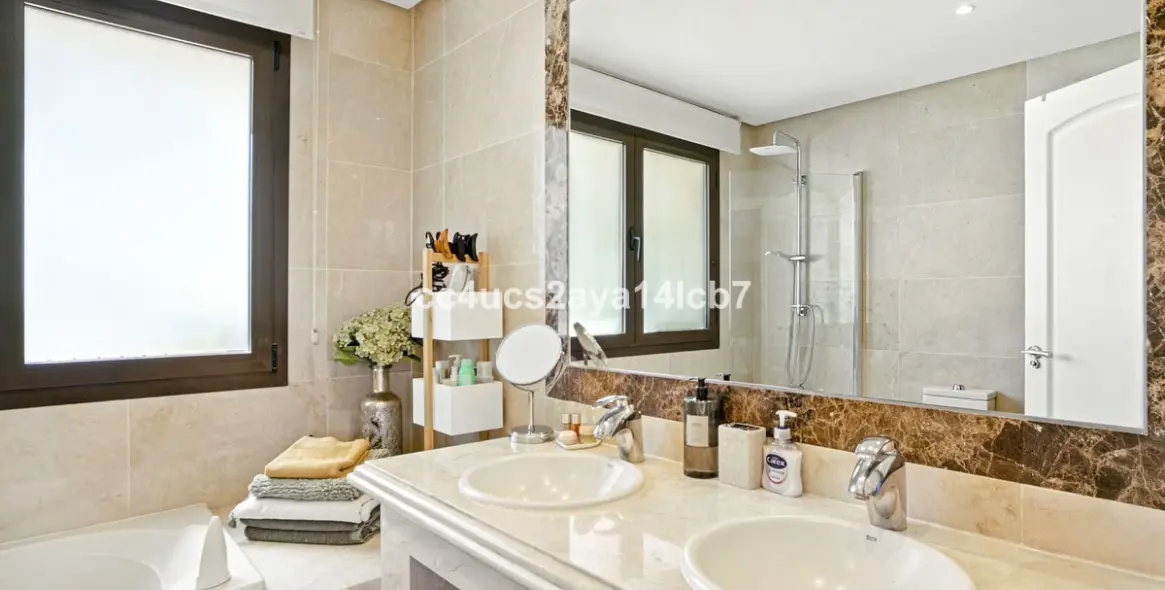 Продажа  отдельно стоящей виллы в Estepona 35