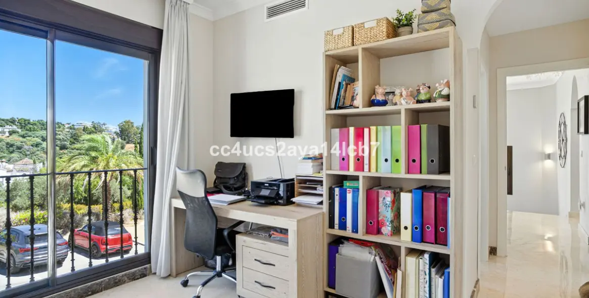 Продажа  отдельно стоящей виллы в Estepona 39