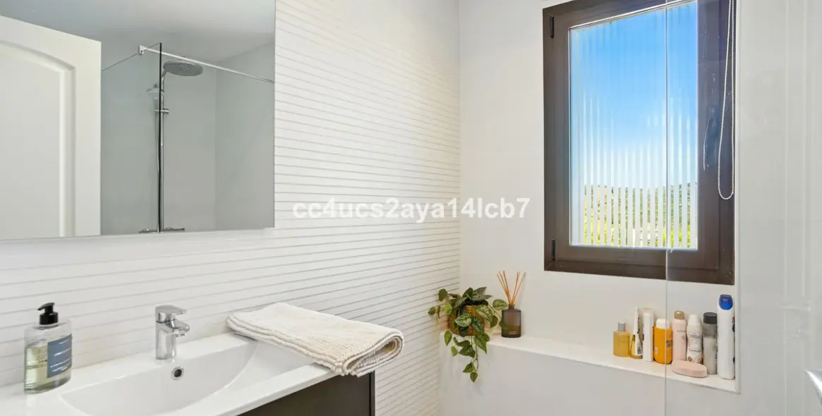 Продажа  отдельно стоящей виллы в Estepona 41