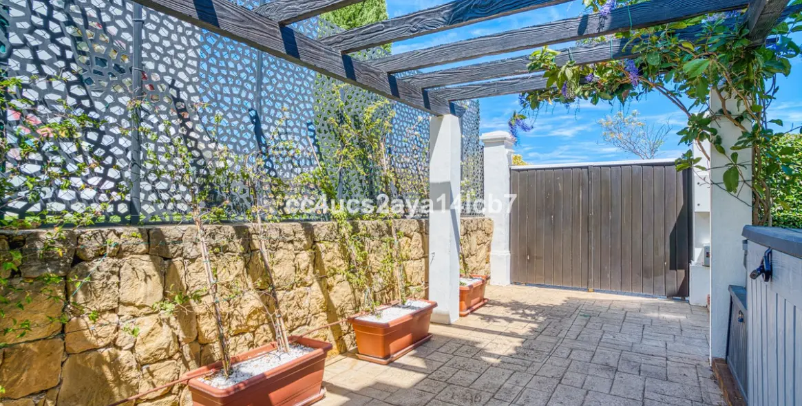 Продажа  отдельно стоящей виллы в Estepona 44