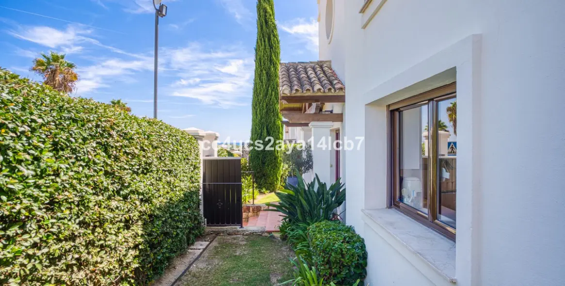 Продажа  отдельно стоящей виллы в Estepona 45