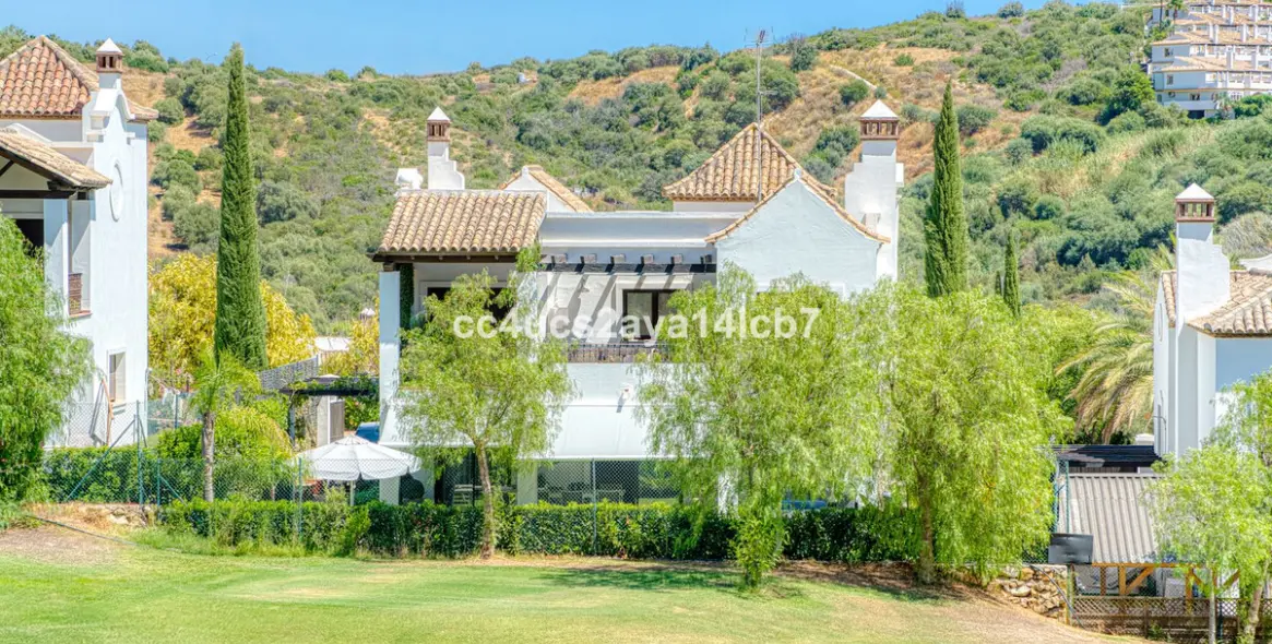 Продажа  отдельно стоящей виллы в Estepona 54