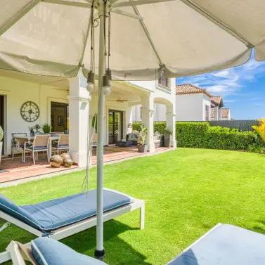 Sale of detached villa in Estepona