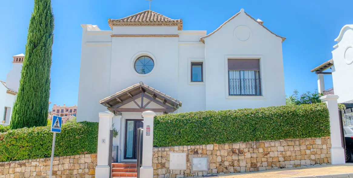 Sale of detached villa in Estepona 5