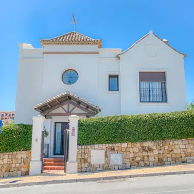 Sale of detached villa in Estepona