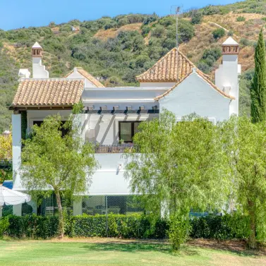 Sale of detached villa in Estepona