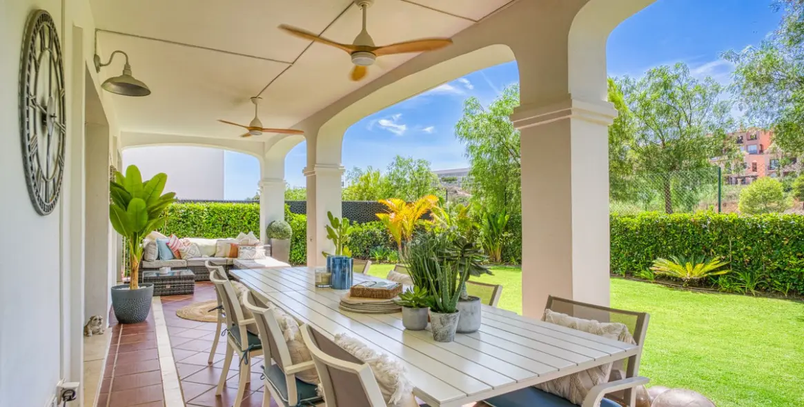 Sale of detached villa in Estepona 9