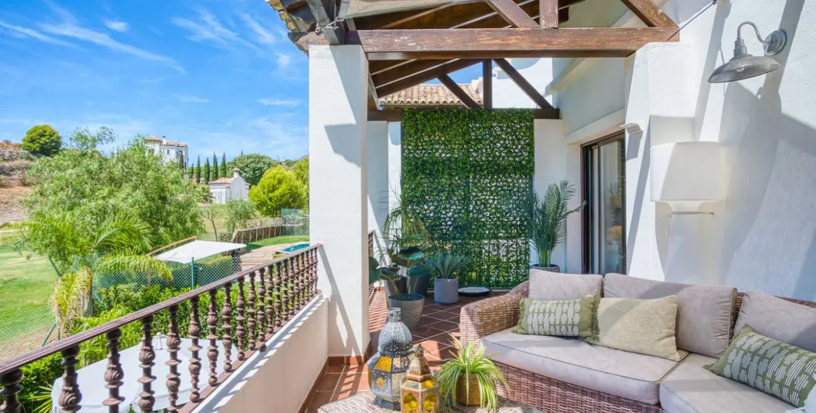 Sale of detached villa in Estepona 29