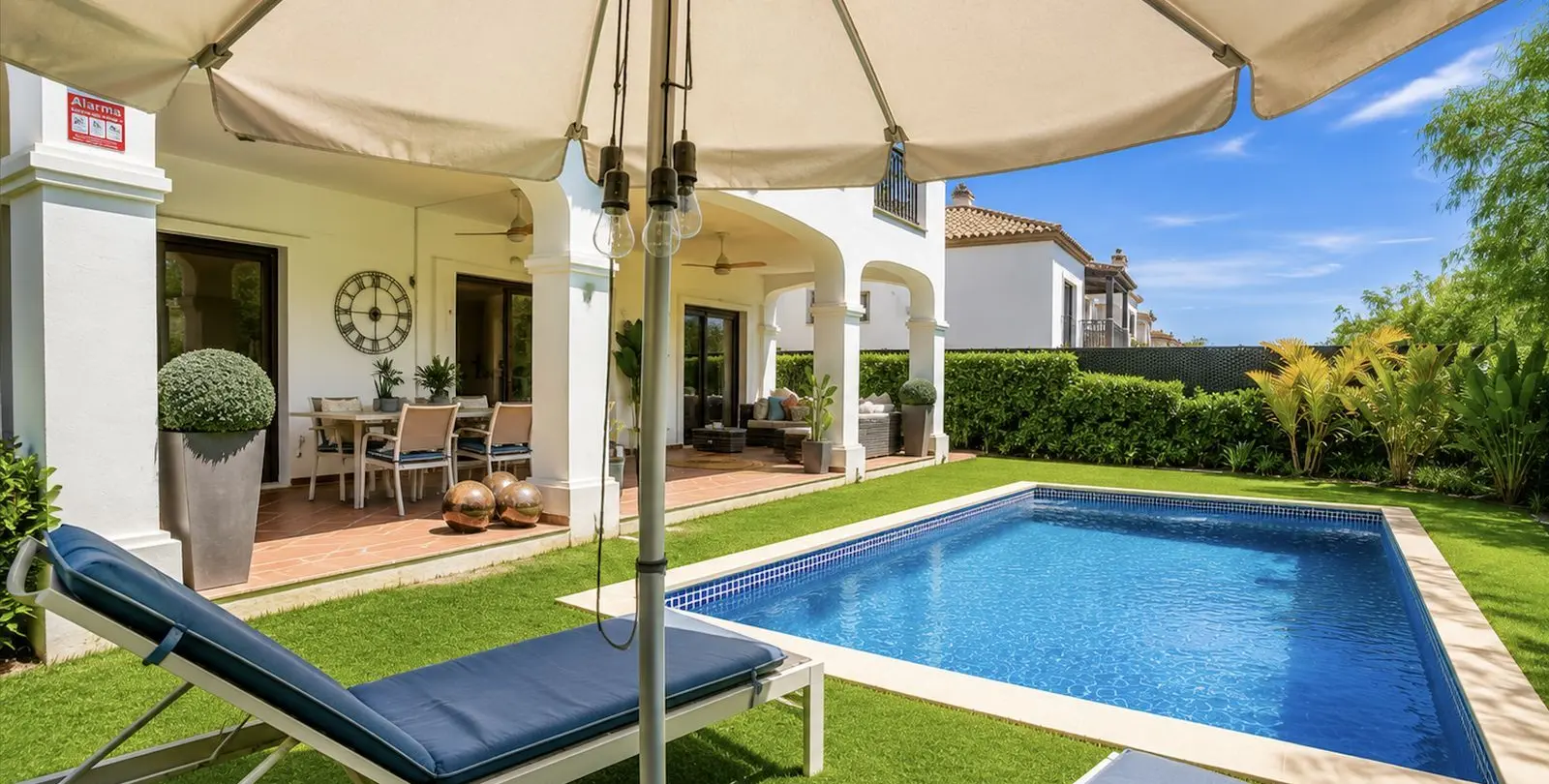 Продажа  отдельно стоящей виллы в Estepona 1
