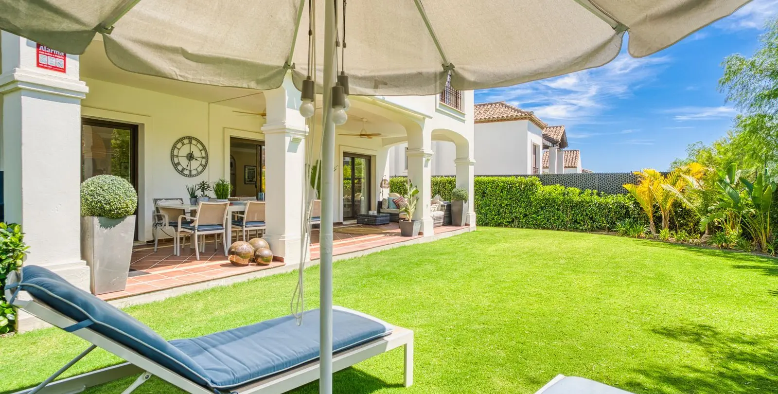 Продажа  отдельно стоящей виллы в Estepona 3
